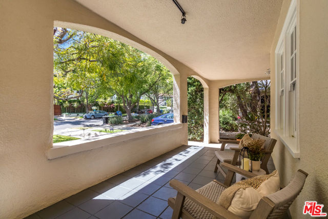 1622 N Orange Grove Avenue, Los Angeles CA: https://media.crmls.org/mediaz/0d1502e0-93c5-4731-842e-f1f3aee4ca73.jpg