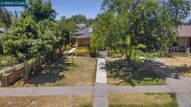 935 E Yosemite Ave, Madera CA: https://media.crmls.org/mediaz/0d15236b-07ca-4a91-859c-7352d3d850ce.jpg