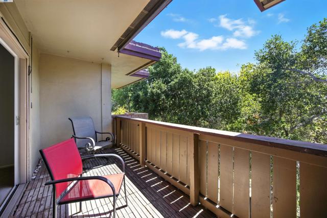 1321 Webster St, Alameda CA: https://media.crmls.org/mediaz/0d156003-7b68-4fcf-83a4-6ea37a0ec5e4.jpg