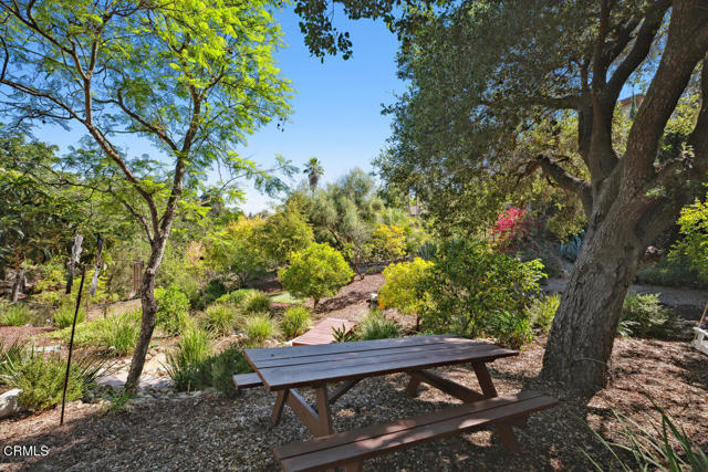 354 Larch Crest Court, Newbury Park CA: https://media.crmls.org/mediaz/0d15f6aa-bc98-4479-af5d-e0e566c76a8f.jpg