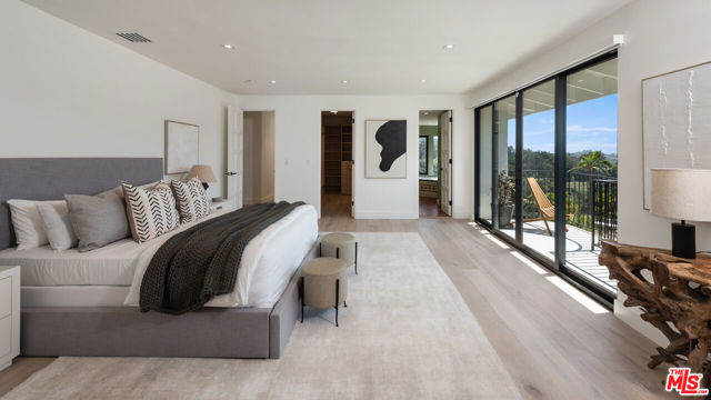 9714 Oak Pass Road, Beverly Hills CA: https://media.crmls.org/mediaz/0d162649-972a-46e9-8d38-f228aaa6774b.jpg
