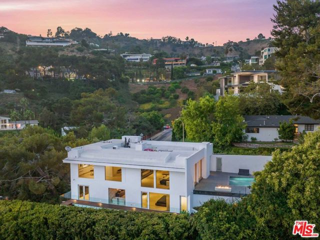 1654 Doheny Drive, Los Angeles, California 90069, 4 Bedrooms Bedrooms, ,5 BathroomsBathrooms,Single Family Residence,For Sale,Doheny,24429379