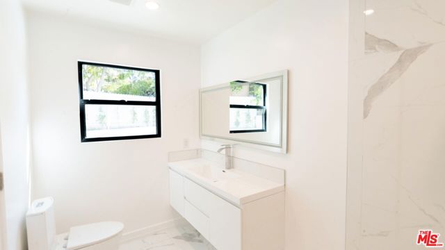 10520 Ashton Avenue, Los Angeles CA: https://media.crmls.org/mediaz/0d165ece-8399-4fed-b638-2eedb22e5310.jpg