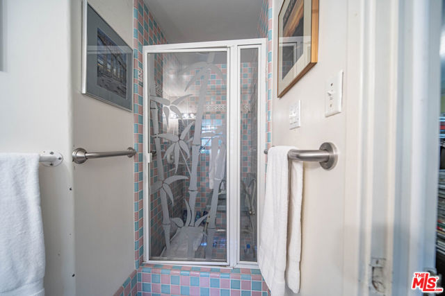602 N Crescent Drive, Beverly Hills CA: https://media.crmls.org/mediaz/0d16dc1c-1c08-4bb7-9fb8-a091b9e29fdd.jpg