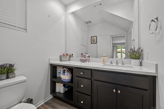 Image 11 of 32 For 38512 Rosegate Pl