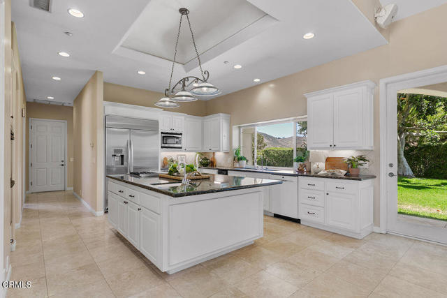 2625 Marvella Court, Camarillo CA: https://media.crmls.org/mediaz/0d16ee48-d6cc-4f95-82ac-8bb76988149f.jpg