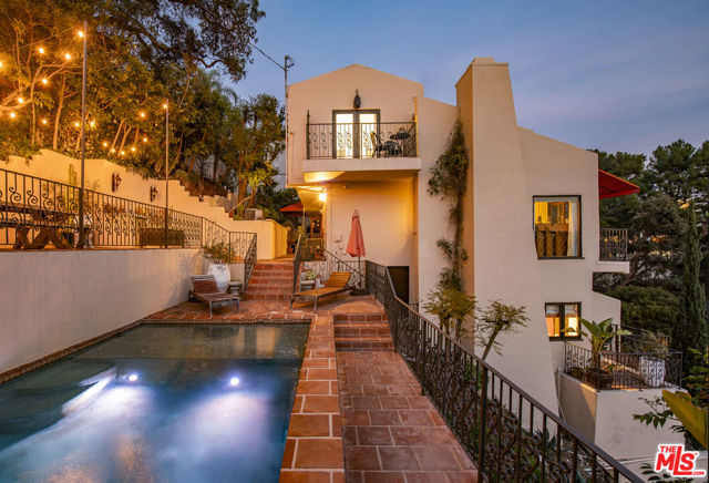 2820 Westshire Drive, Los Angeles CA: https://media.crmls.org/mediaz/0d1720da-de46-448f-8c04-200f112442db.jpg