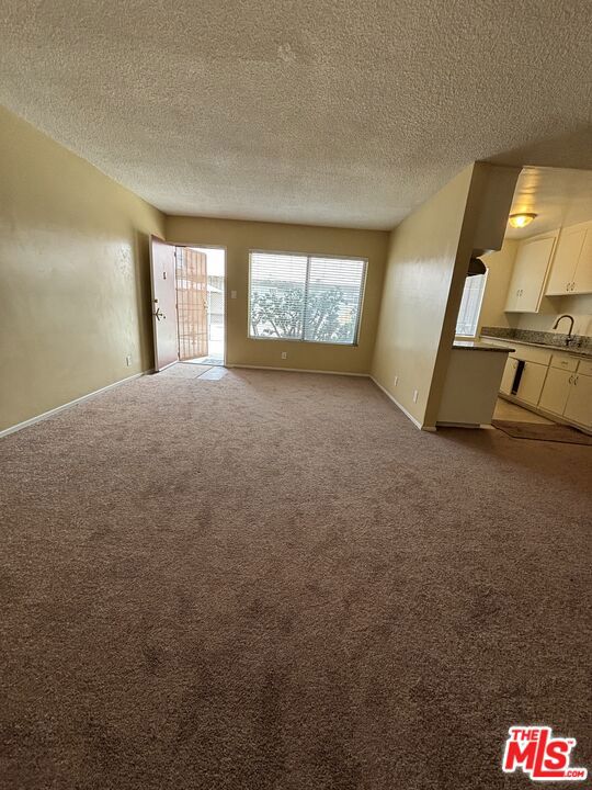 6015 10th Avenue, Los Angeles CA: https://media.crmls.org/mediaz/0d17d191-1038-4fb6-8a91-17b1f21d896f.jpg