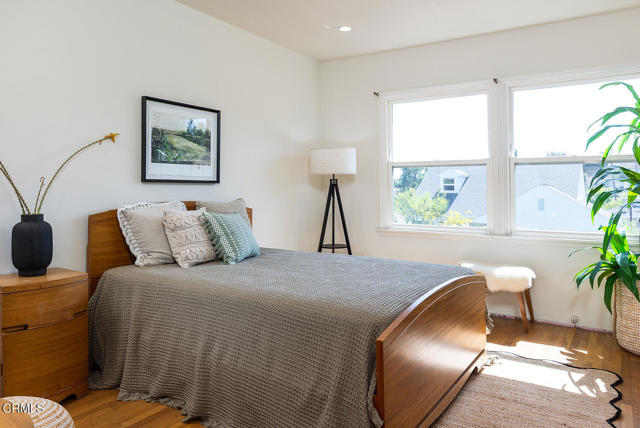 5134 Monte Bonito Drive Drive, Los Angeles CA: https://media.crmls.org/mediaz/0d18e6ab-33ca-4d3e-af9a-3d0f13da4fa5.jpg