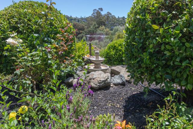 436 Summit Drive, Redwood City CA: https://media.crmls.org/mediaz/0d190527-f782-4bfa-8bbb-043924c1a0c4.jpg