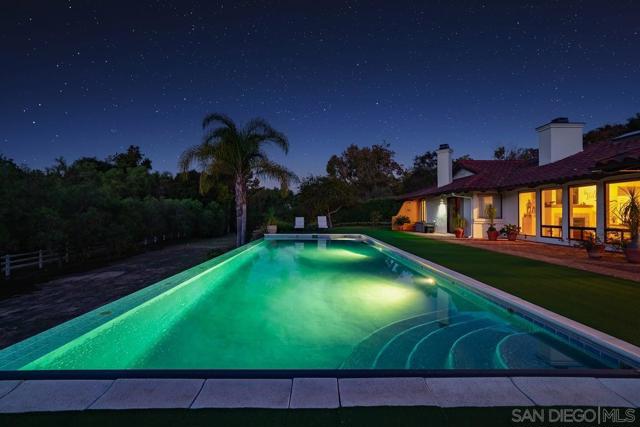 11 Country Glen Rd, Fallbrook CA: https://media.crmls.org/mediaz/0d1941a4-adab-4e0b-ac72-83e44f3d4722.jpg