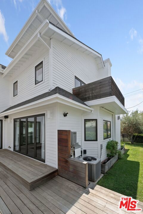 4525 Melbourne Avenue, Los Angeles CA: https://media.crmls.org/mediaz/0d1977d0-57af-4fdd-a68c-2be57beb2bc7.jpg