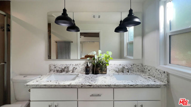 4427 S Wilton Place, Los Angeles CA: https://media.crmls.org/mediaz/0d19a912-6331-4242-9535-ca416d19765e.jpg