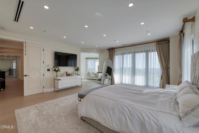 780 Greenridge Drive, La Canada Flintridge CA: https://media.crmls.org/mediaz/0d19cd0e-239d-4d46-b2cd-d218678b304e.jpg