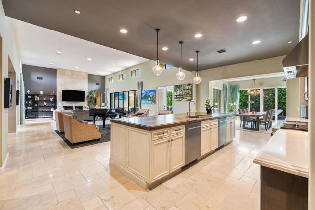 17 Emerald Court, Rancho Mirage CA: https://media.crmls.org/mediaz/0d1a0336-947d-42b9-b71a-9378dc72bc47.jpg