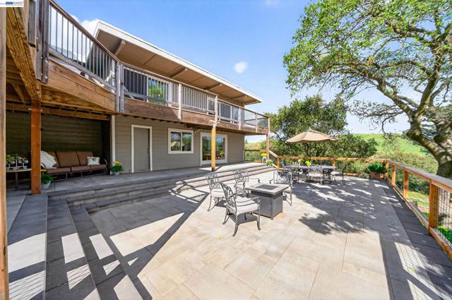 10700 Foothill Rd, Sunol CA: https://media.crmls.org/mediaz/0d1a0430-a3d4-403e-967b-3c8b3220069b.jpg