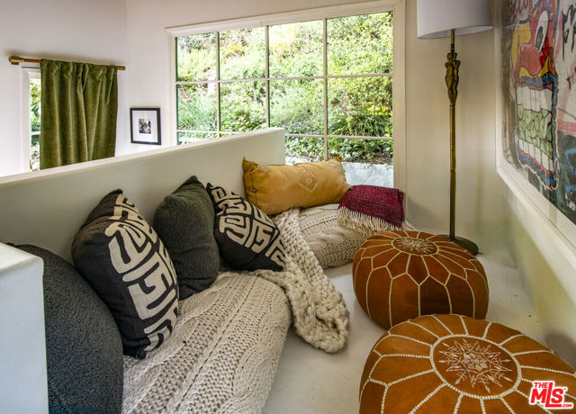 8027 Willow Glen Road, Los Angeles CA: https://media.crmls.org/mediaz/0d1a2f8a-4de6-492a-9dcf-861e06ded99e.jpg