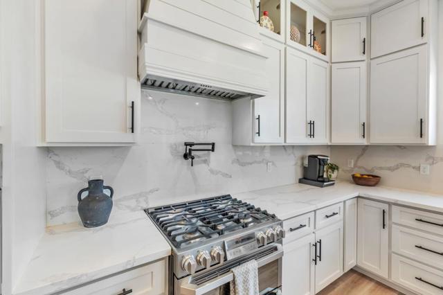 10055 Foothill Avenue, Gilroy CA: https://media.crmls.org/mediaz/0d1abeec-7f32-4366-af87-f3a941a98940.jpg