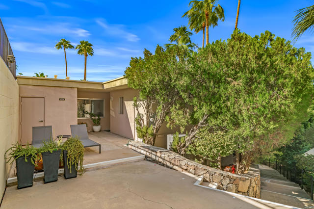 2002 Southridge Drive, Palm Springs, CA 92264
