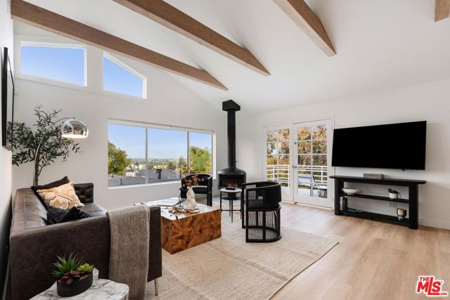 4041 Davana Road, Sherman Oaks CA: https://media.crmls.org/mediaz/0d1b8007-7816-4f52-aa9b-d01b513ed2cd.jpg