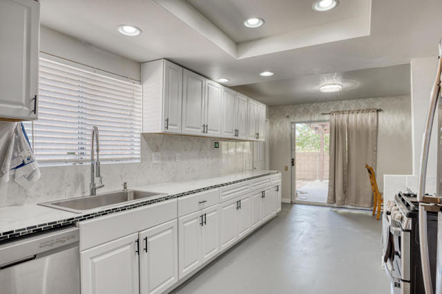 8588 Taft Court, Yucca Valley CA: https://media.crmls.org/mediaz/0d1b85f3-1b68-4024-b6bd-6490c4fb1f1a.jpg