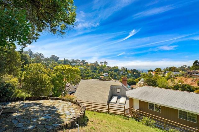 1935 Nautilus St, La Jolla CA: https://media.crmls.org/mediaz/0d1bd925-3813-4851-a2d5-9565f3744a48.jpg