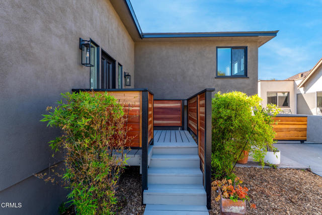 1818 New York Drive, Altadena CA: https://media.crmls.org/mediaz/0d1be22a-086a-4225-9112-5c11c83a4e1a.jpg