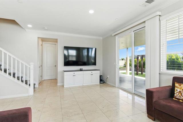 33831 Farmhouse Street, Fremont CA: https://media.crmls.org/mediaz/0d1ca2e3-580e-495a-9e10-204bc0639833.jpg
