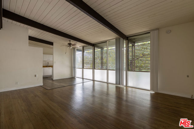 11133 Rose Avenue, Los Angeles CA: https://media.crmls.org/mediaz/0d1cd7bf-d763-4e7b-b7b3-449316fa4710.jpg