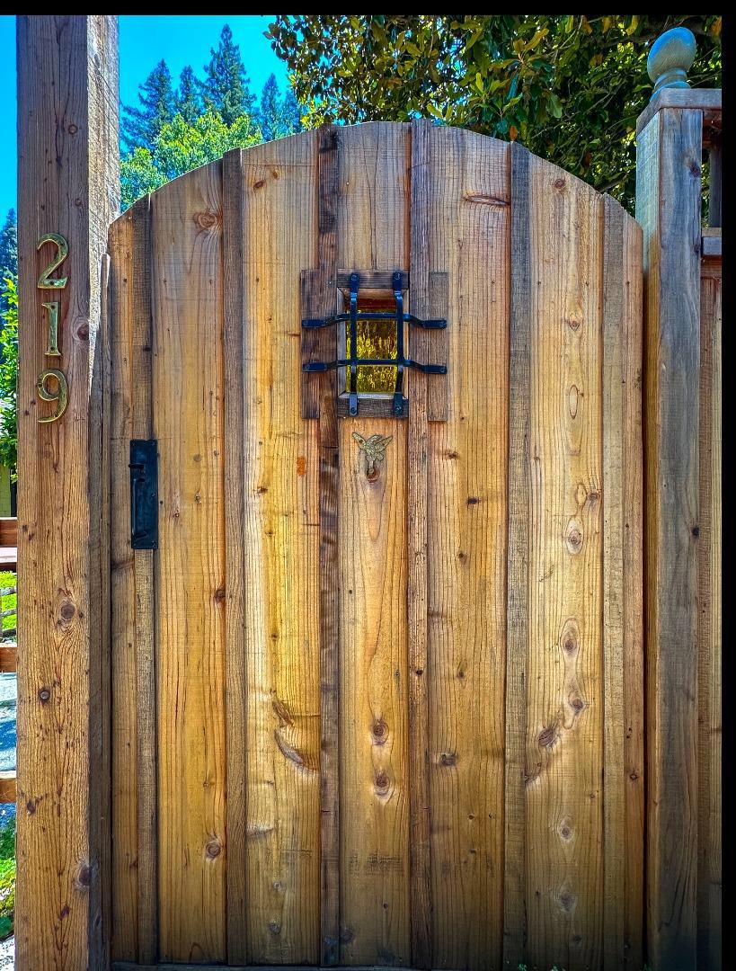 https://media.crmls.org/mediaz/0d1d64bd-a914-41a2-9576-40b03bb89c34.jpg?preset=X-Large
