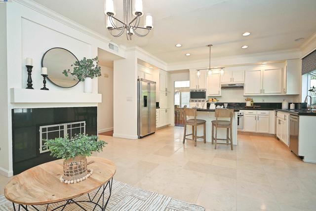 226 Promenade Ln, Danville CA: https://media.crmls.org/mediaz/0d1dd998-fc80-4f78-bc7f-46680123356b.jpg