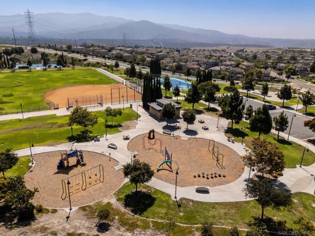 1675 Tree Song Ln, Chula Vista CA: https://media.crmls.org/mediaz/0d1e0c40-eaf9-4d74-819f-67af8600c7b7.jpg