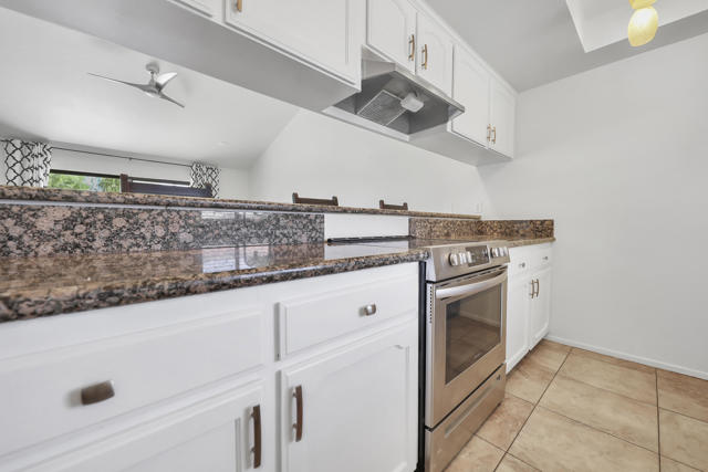 Image 9 of 42 For 40492 Bay Hill Way