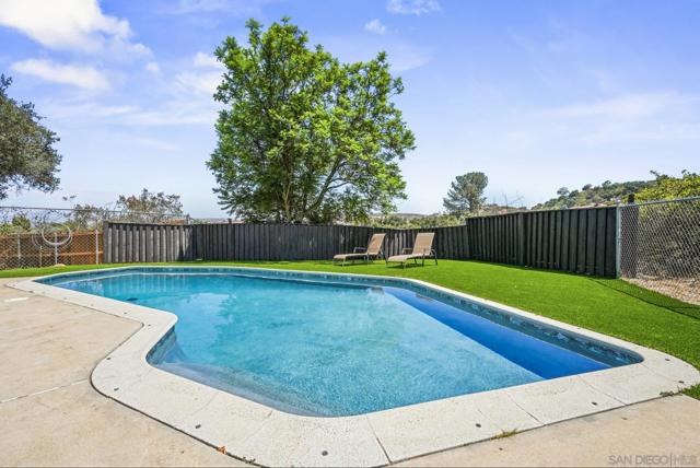 2523 San Vicente Road, Ramona CA: https://media.crmls.org/mediaz/0d1ea5e6-d5c6-4cd6-a9df-a8b556462f1f.jpg