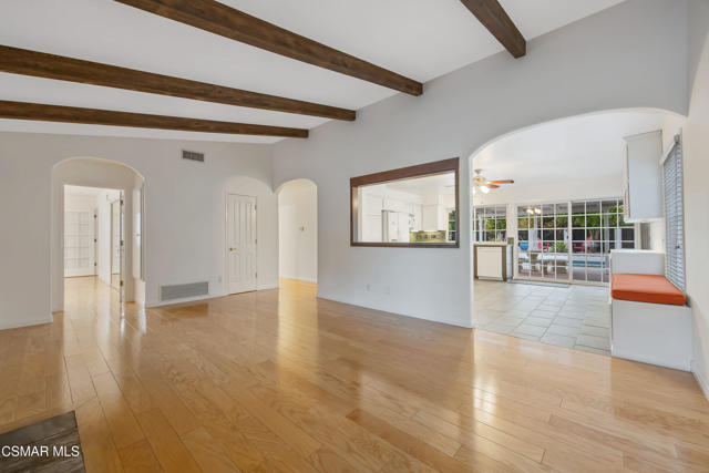 591 Shenandoah Street, Thousand Oaks CA: https://media.crmls.org/mediaz/0d1ec523-a3a1-438b-b740-bdf45556ae0e.jpg