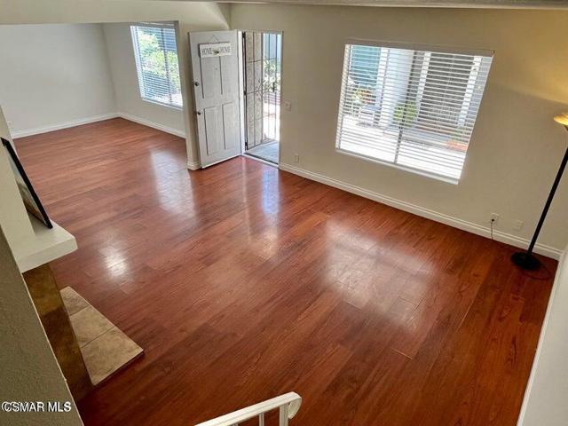 540 Spring Road, Moorpark CA: https://media.crmls.org/mediaz/0d1edb9b-8e8e-4ed4-a896-8d84264c066b.jpg