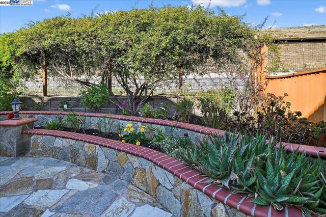 7829 Ridgeline Place, Dublin CA: https://media.crmls.org/mediaz/0d1fa290-201f-4a26-aca8-90adede8d29d.jpg
