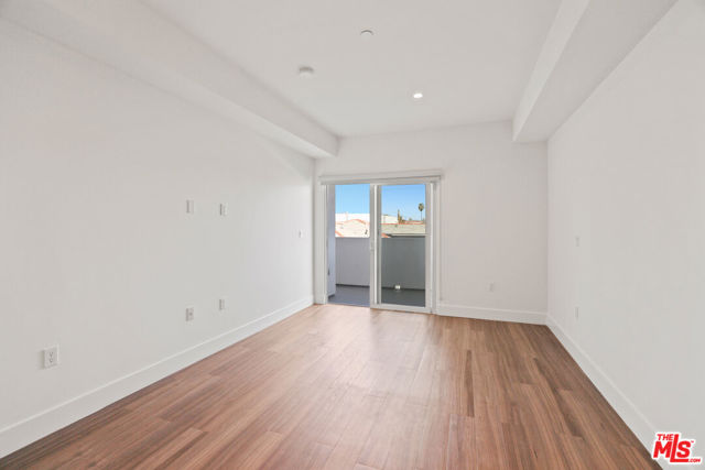 518 N Gramercy Place, Los Angeles CA: https://media.crmls.org/mediaz/0d1fad74-547f-4c98-a813-00e429ea2338.jpg