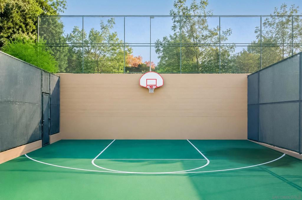 https://media.crmls.org/mediaz/0d1fbbd8-eb96-4056-bc6f-54caf0b73a11.jpg?preset=X-Large