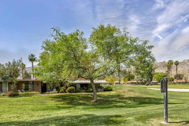 51 Sunrise Drive, Rancho Mirage CA: https://media.crmls.org/mediaz/0d1fe84f-8b00-4427-b85f-e8be885fafb7.jpg