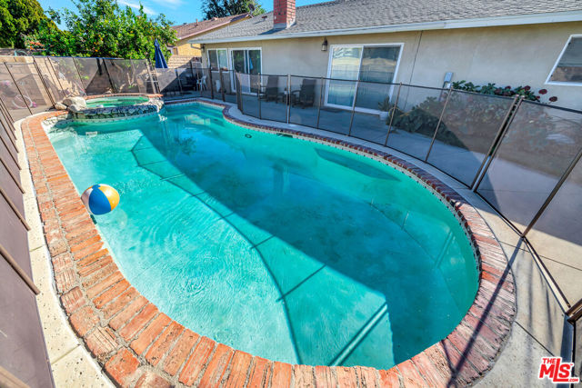 2425 Dusan Street, Simi Valley CA: https://media.crmls.org/mediaz/0d1ffe74-85ce-4958-aac2-39590c4e2c26.jpg