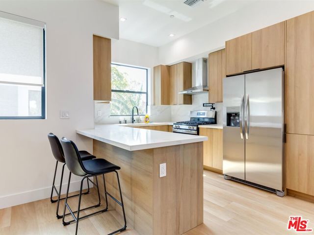 2817 1/2 S Redondo Boulevard, Los Angeles CA: https://media.crmls.org/mediaz/0d201e10-8a39-46bc-8ef6-784f21b7ede5.jpg