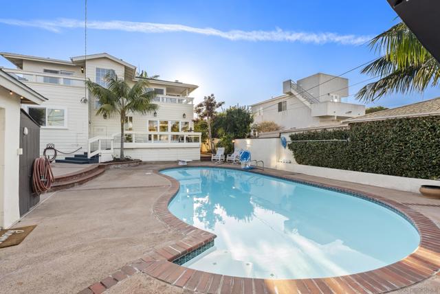 4474 Niagara Ave, San Diego CA: https://media.crmls.org/mediaz/0d20327d-afe1-4f2d-b9a4-af6f050ba40e.jpg