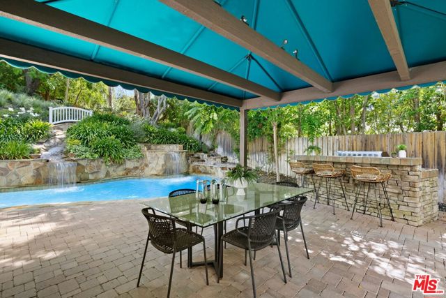 17710 Karen Drive, Encino CA: https://media.crmls.org/mediaz/0d203fab-ed07-4c23-bb09-ca89e2463061.jpg