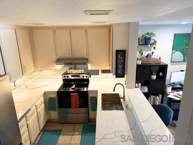 10400 caminito Cuervo, San Diego CA: https://media.crmls.org/mediaz/0d204f1c-e7f7-448b-8cd4-fc5dc5d598ab.jpg