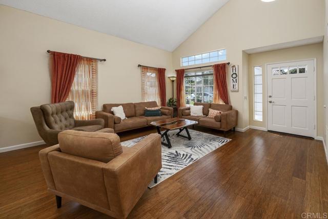 647 Boysenberry Way, Oceanside CA: https://media.crmls.org/mediaz/0d2053e1-7e5e-484a-8aaf-c133129b4ec4.jpg