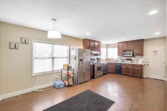 8245 Golf Links Road, Oakland CA: https://media.crmls.org/mediaz/0d20c078-2849-46c0-988c-58c95f99bde6.jpg