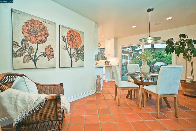 911 Sousa Drive, Walnut Creek CA: https://media.crmls.org/mediaz/0d20d397-63c9-4b2b-9a9a-0c0a63199fb5.jpg