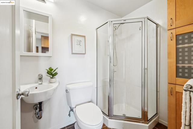 917 Avis Dr, El Cerrito CA: https://media.crmls.org/mediaz/0d21145c-6fdd-483d-a03d-51236bd1c459.jpg