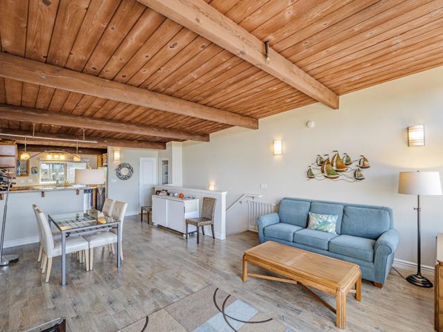 156 Mar Vista Drive, Monterey CA: https://media.crmls.org/mediaz/0d21a3ba-6a57-4672-9131-75e10b522991.jpg